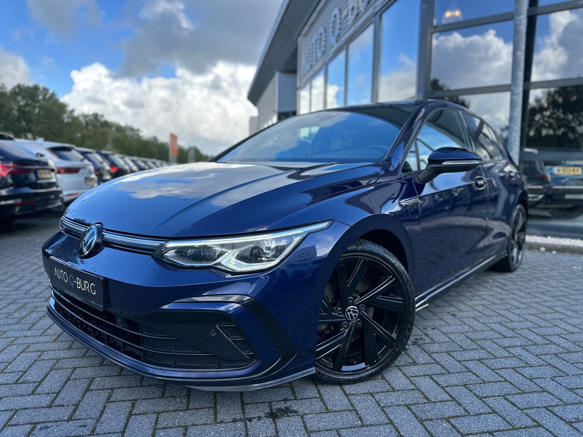 Volkswagen Golf 1.5 eTSI R-Line Business | Automaat | Pano |, Auto's, Dealer onderhouden, 4 cilinders, 150 pk, Blauw