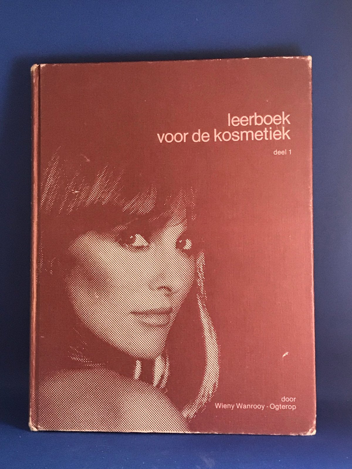 Leerboek voor de kosmetiek - deel 1, Ophalen, Zo goed als nieuw, MBO