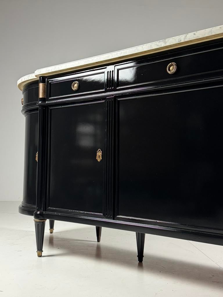 Zwarte Louis XVI stijl dressoir met marmer, Ophalen, Zo goed als nieuw, 25 tot 50 cm