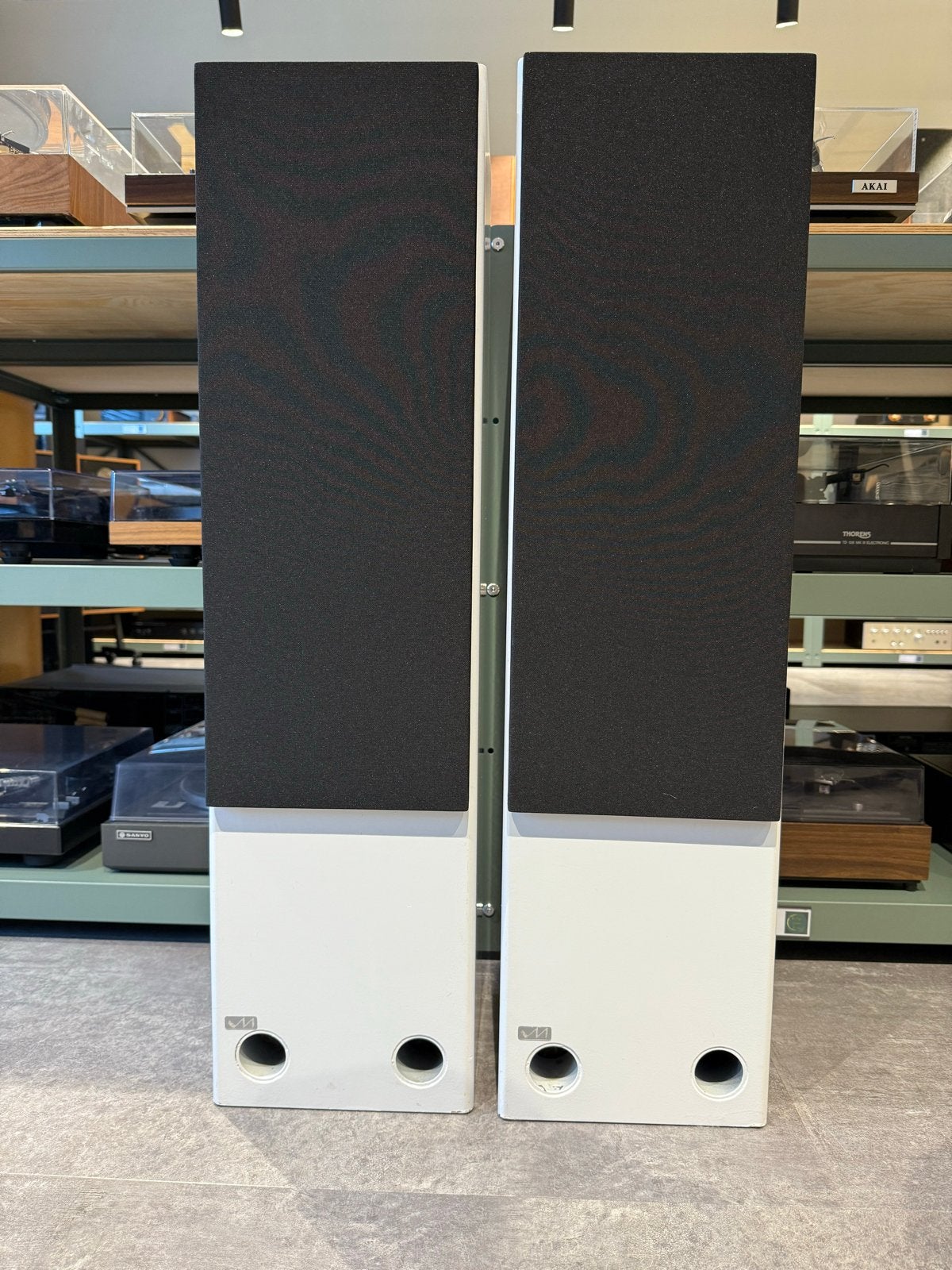 Van Medevoort CD4.5 Vloerstaande Luidsprekers, Vloerstaande luidspreker, Contact@vintageaudiobreda.nl, Bosschendijk 193B, Zo goed als nieuw