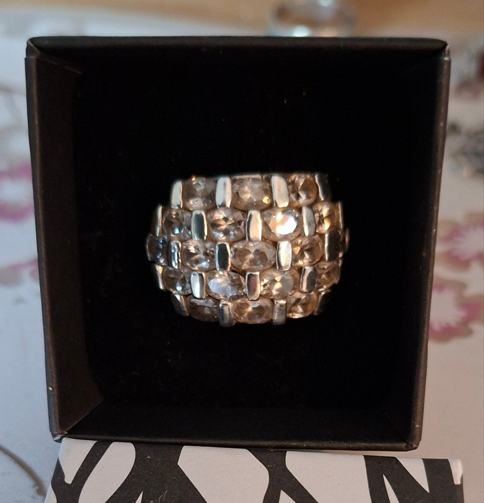 Zware zilveren ring met briljant geslepen zirkonia's, Ophalen of Verzenden