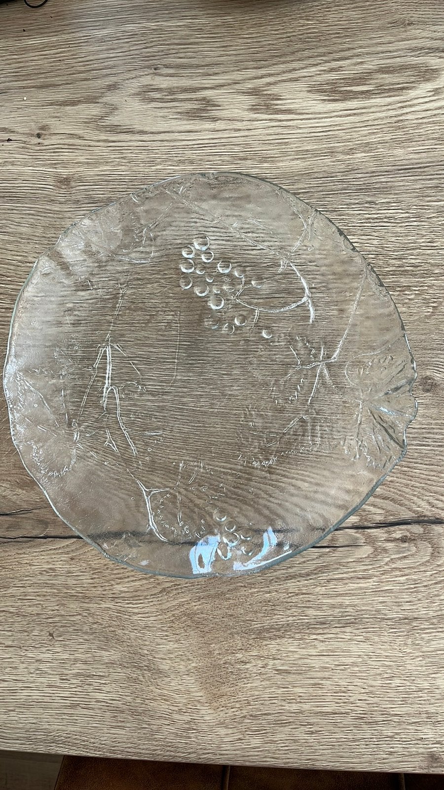 Glazen icy schaal met druiven en ranken., Ophalen of Verzenden, Zo goed als nieuw, Ovaal, Glas