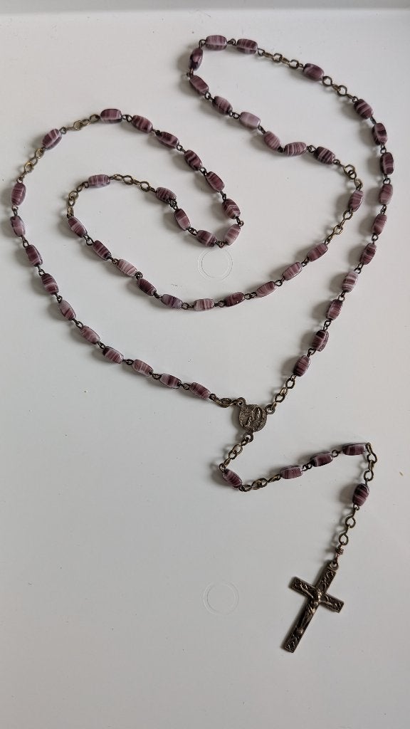 Vintage Lourdes Rozenkrans met Paars Gemarmerde Kralen, Antiek en Kunst, Ophalen of Verzenden