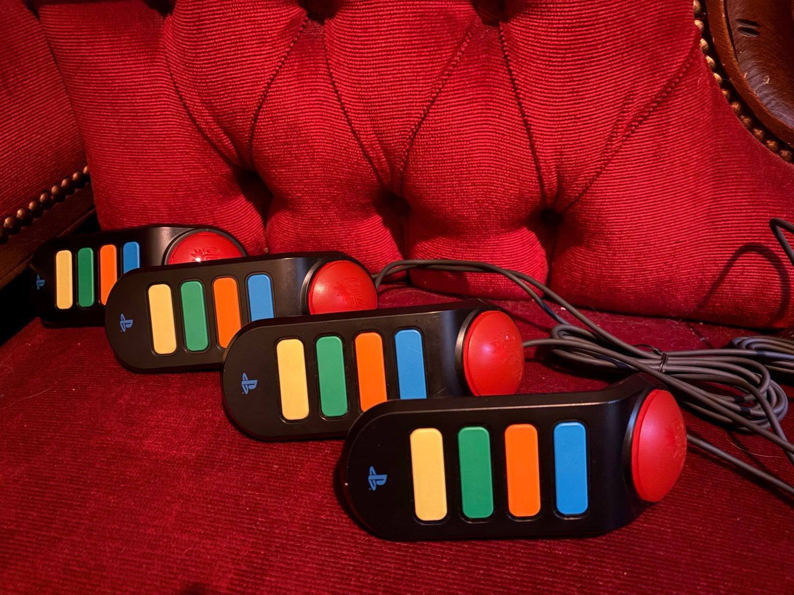 Buzz! The Ultimate Music Quiz PS3 met 4 Buzzers, Muziek, Eén computer, Ophalen of Verzenden, Zo goed als nieuw