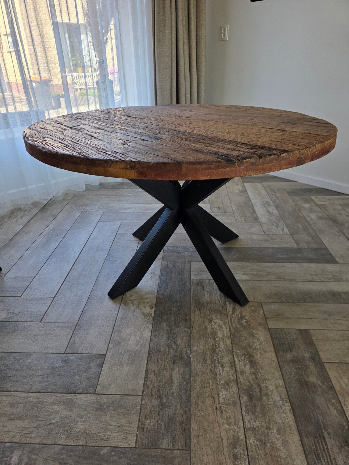 Robuuste ronde eettafel 130cm met evt. roze velvet stoelen, Huis en Inrichting, Tafels | Eettafels, Ophalen