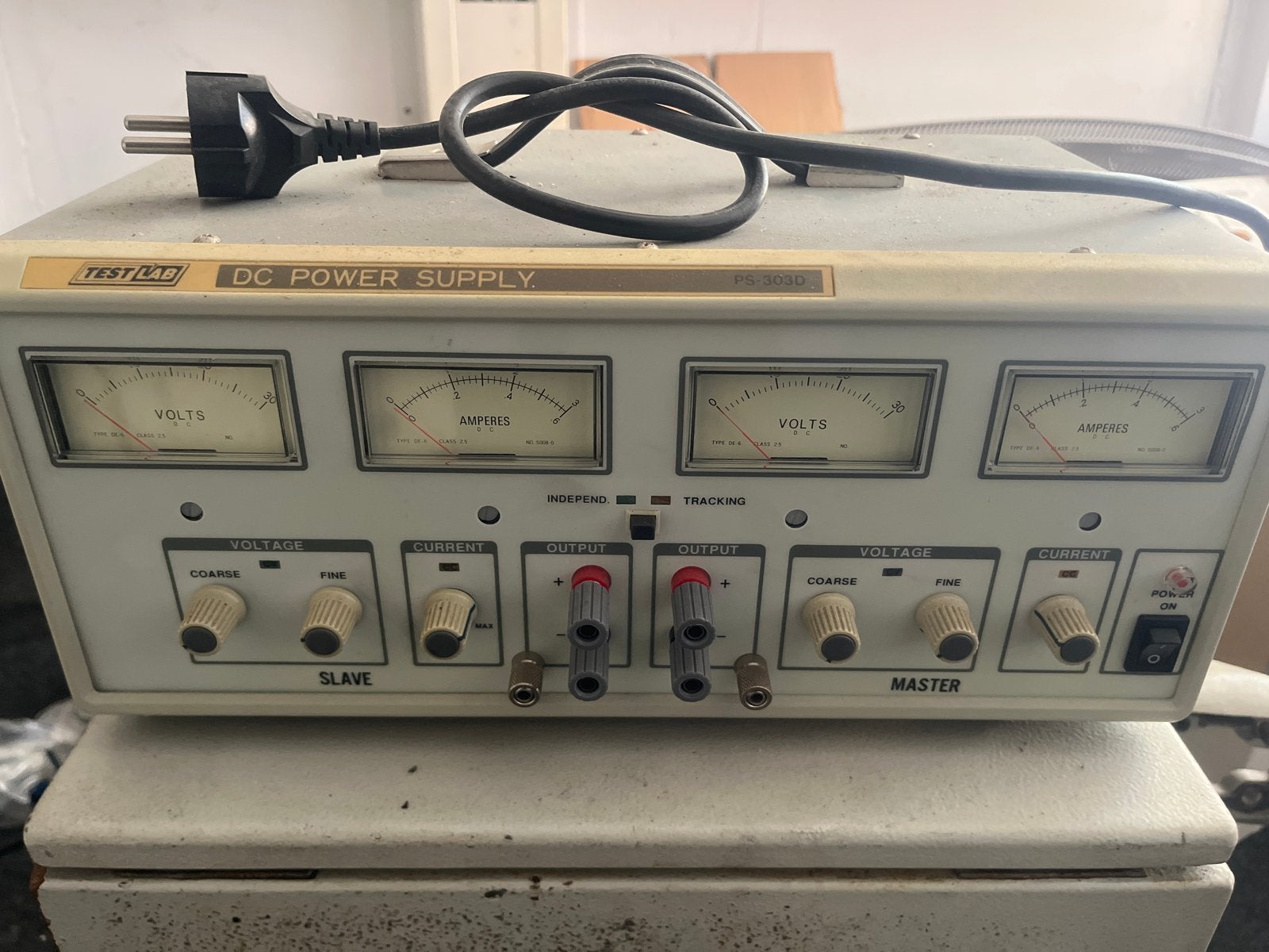 TEST LAB DC POWER SUPPLY PS-303D - Gelijkstroomvoeding, Muziek en Instrumenten, Effecten, Ophalen, Gebruikt