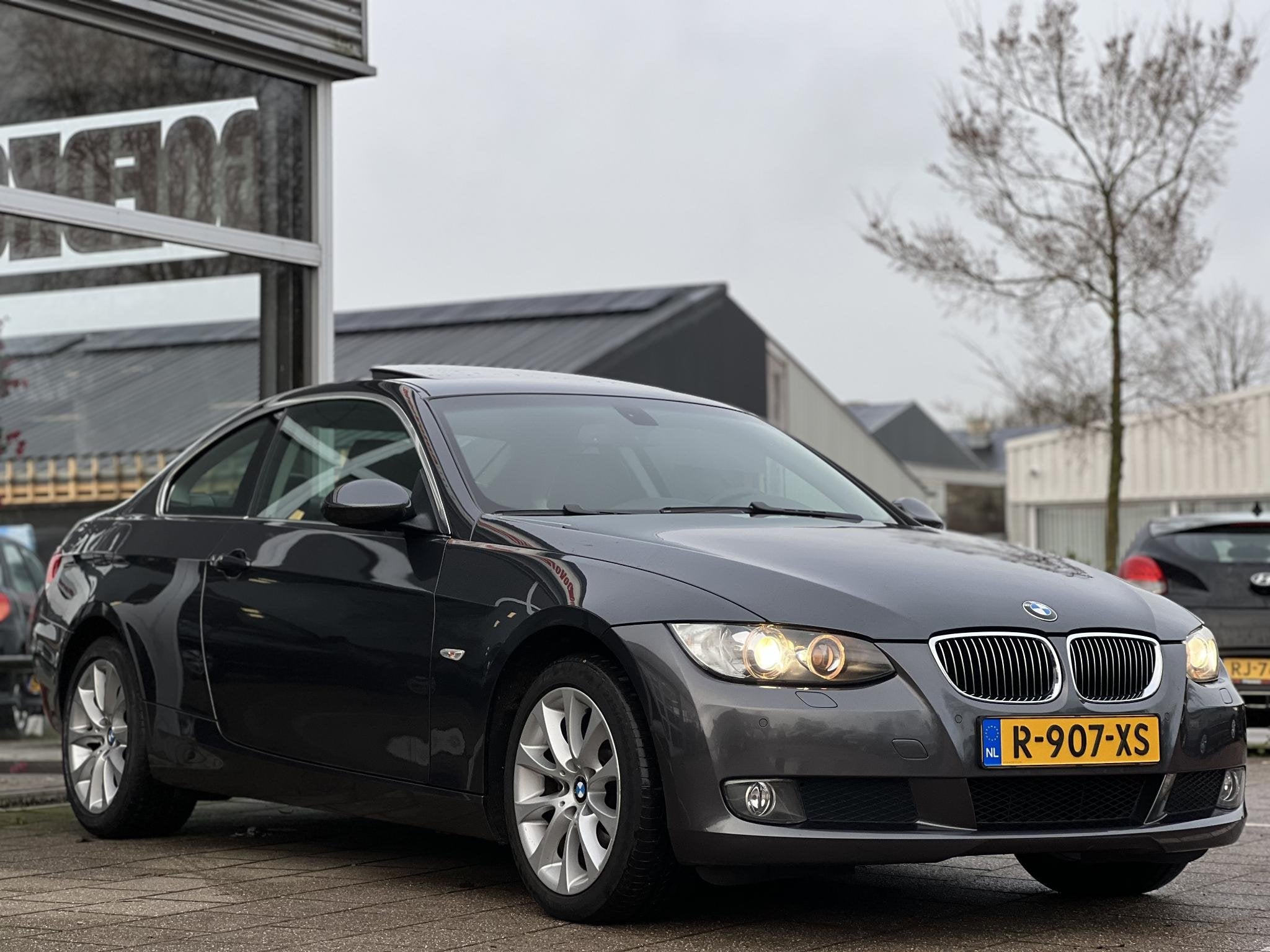 BMW 3-serie Coupé 325xi Automaat / Open Dak / PDC / Xenon /, Auto's, BMW, Euro 5, Gebruikt, Met garantie (alle), 4 stoelen