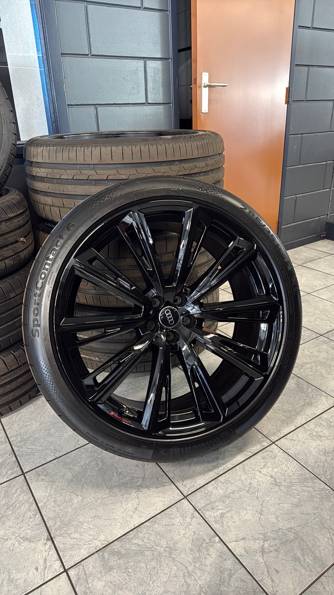 Originele set Audi Q8 23 inch velgen Zomer wielen. Nieuw!, Auto-onderdelen, Banden en Velgen, Gebruikt, 285 mm, Banden en Velgen