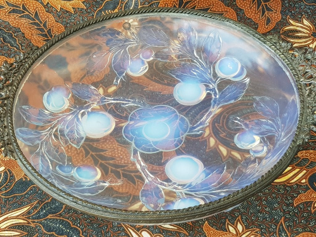 Prachtige antieke schaal uit Frankrijk opalineglas en brons., Ophalen of Verzenden