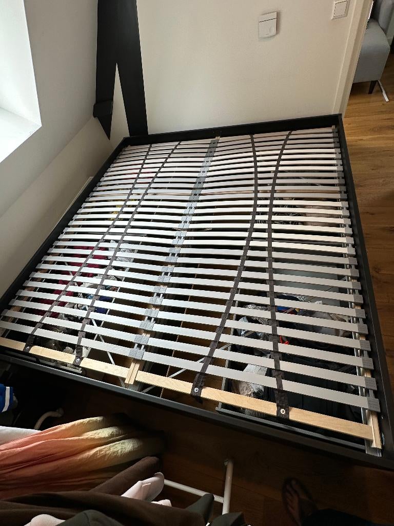 IKEA Bed with Lönset, Huis en Inrichting, Slaapkamer | Bedden, Gebruikt, Tweepersoons, 180 cm, 200 cm, Hout, Zwart, Ophalen