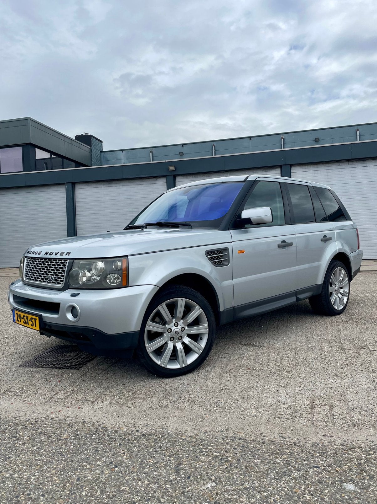 Range Rover Sport 4.2 S/C 2006 / PANO / H&K AUDIO / NETJES!!, Auto's, Land Rover, Particulier, 4x4, ABS, Adaptieve lichten, Airbags