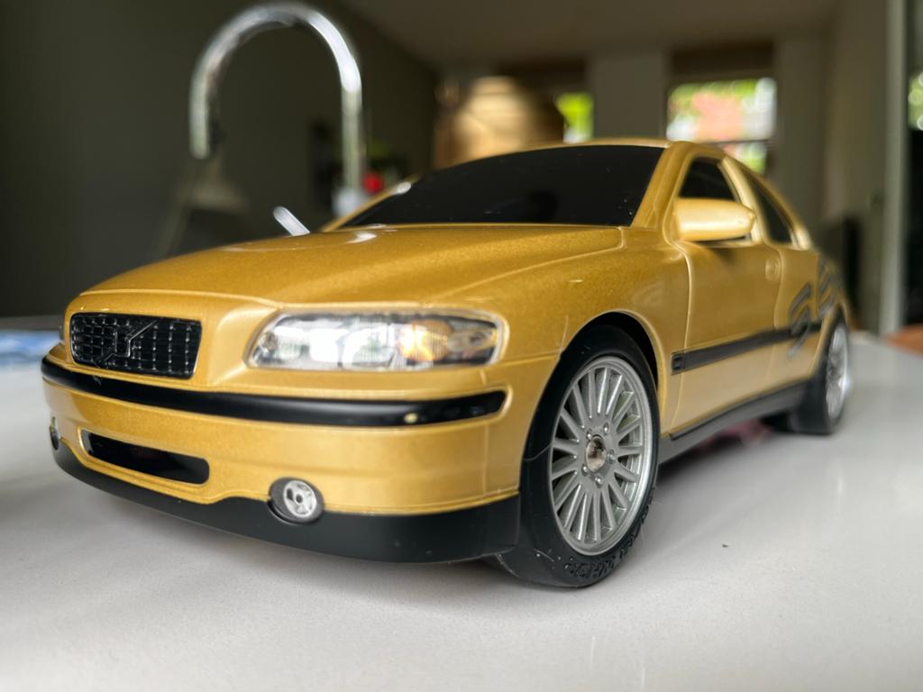 Gouden Volvo S60 Modelauto radiografisch NIKKO, Ophalen of Verzenden, Zo goed als nieuw