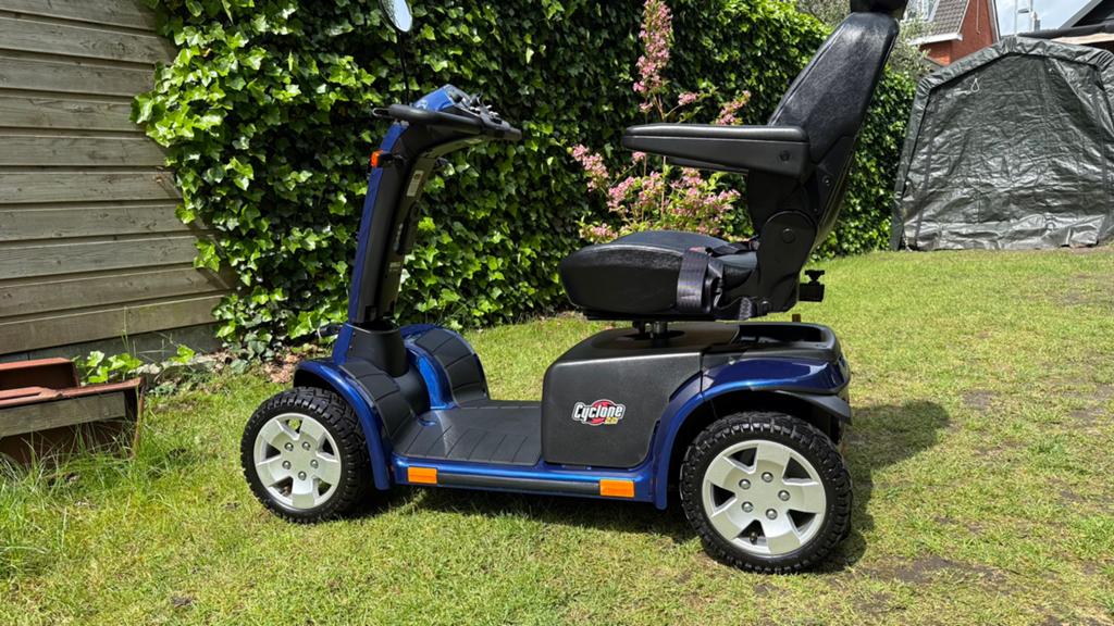 Practicomfort Cyclone 22 Blauw, Diversen, Brommobielen en Scootmobielen, Ophalen of Verzenden, Zo goed als nieuw, Pride, 16 km/u of meer