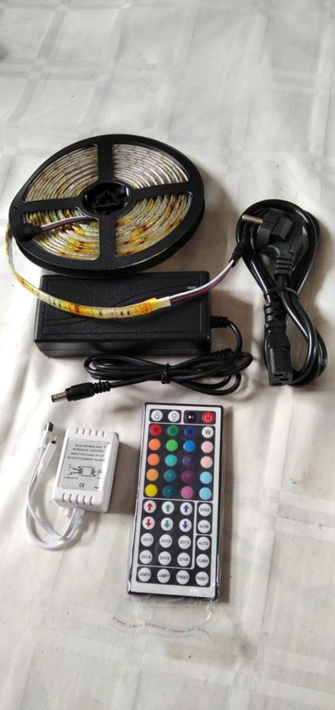 Kleuren led strip met afstandsbediening en adapter Nieuw, Ophalen of Verzenden, Nieuw