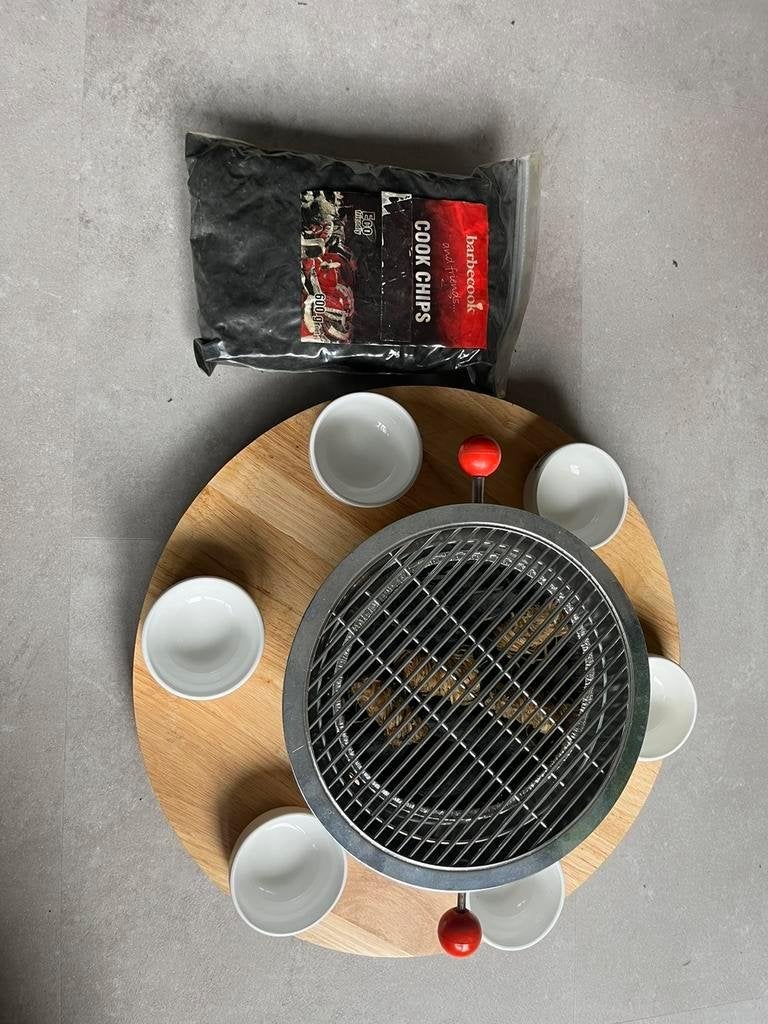 Barbecook bbq met draaitafel met 6 kommetjes nieuw, Tuin en Terras, Houtskoolbarbecues, Ophalen of Verzenden, Nieuw, Met accessoires