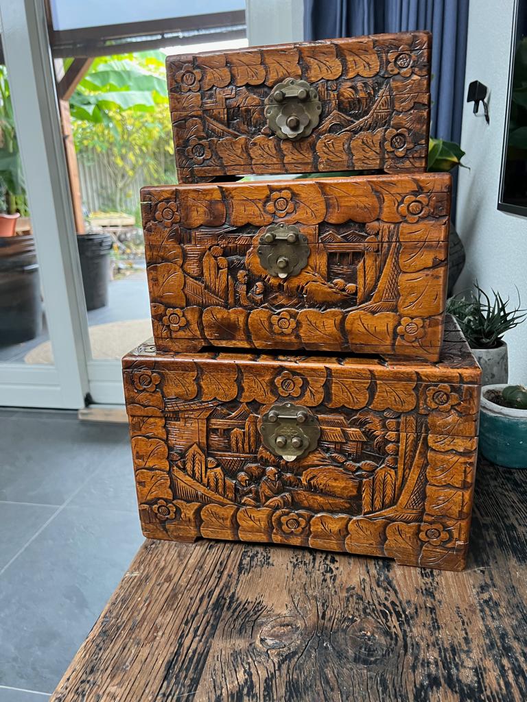 Chinese houtsnijwerk rosewood kist chinees set van 3 vintage, Gebruikt, Minder dan 50 cm, Ophalen of Verzenden, https://verburgtvintage.nl/#contact