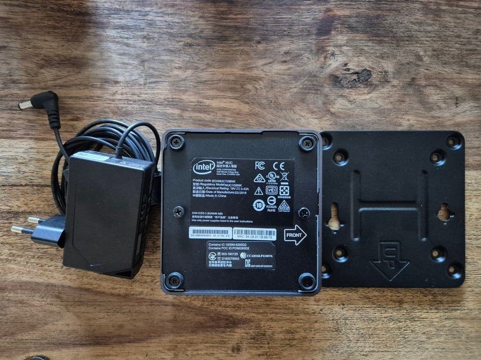 Intel NUC BOXNUC7i5BNK - Windows 10 Pro, 4GB RAM, 60GB SSD, Computers en Software, Gebruikt, 60 GB, Intel, Ophalen of Verzenden