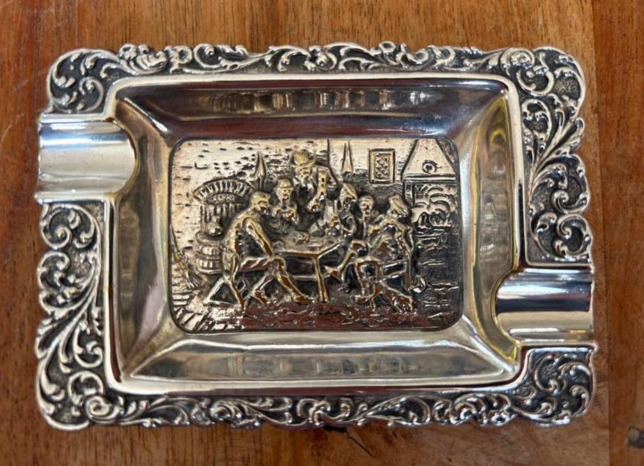 Vintage zilverkleurige asbak met reliëfdecoratie, Ophalen of Verzenden