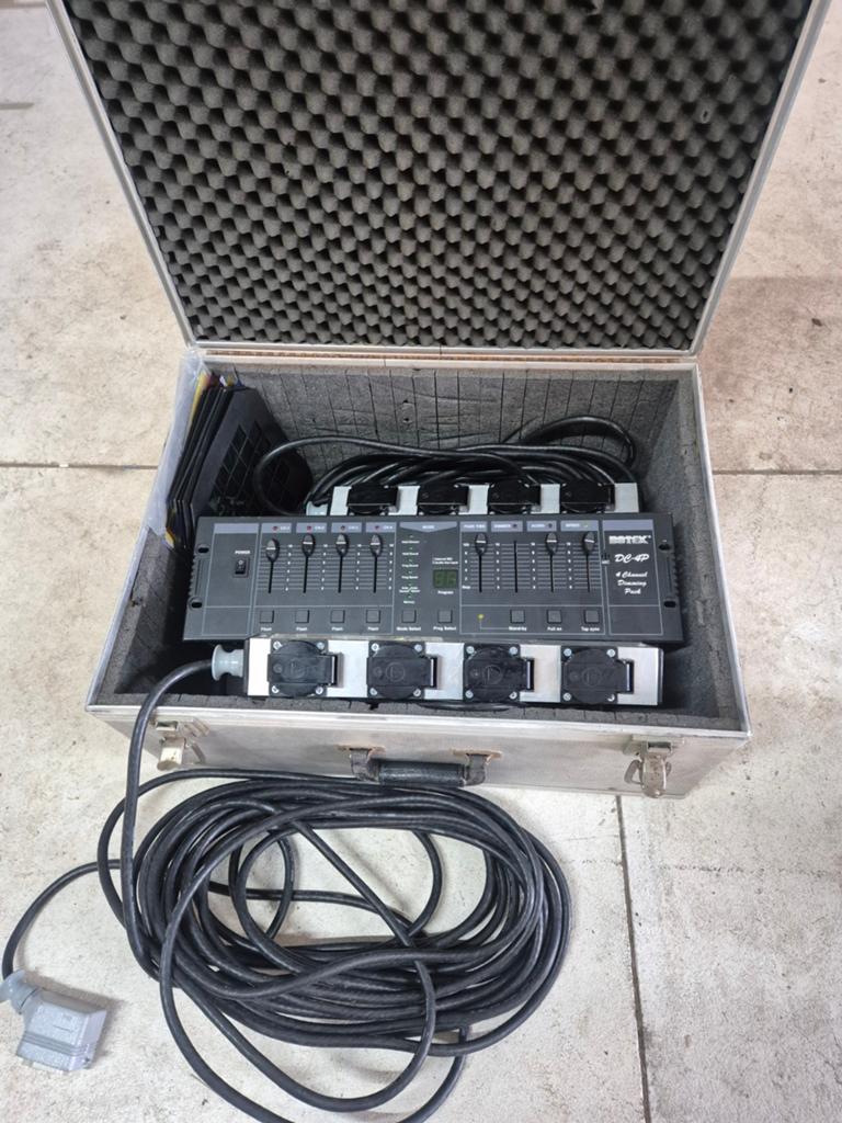 Botex DC-04 Dimmer Pack met 2x 4 stopcontacten in flightcase, Ophalen, Gebruikt