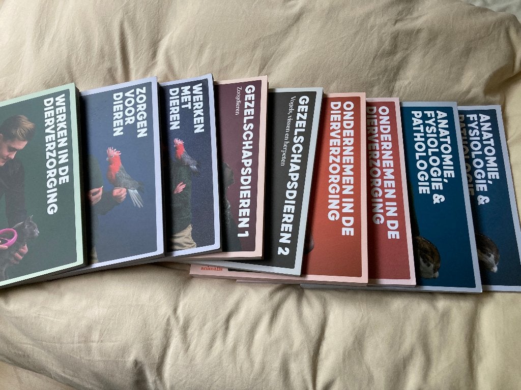MBO dier en gedrag niveau 3 complete set werk-boeken Yuverta, Ophalen of Verzenden, Zo goed als nieuw, VMBO, Overige vakken