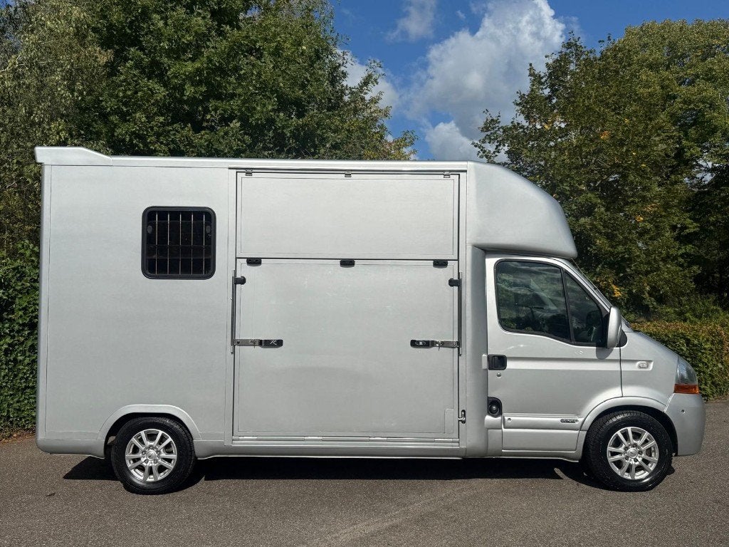 Foto 12 van Renault Master Roelofsen Paardenwagen Horsetruck LAGE KM