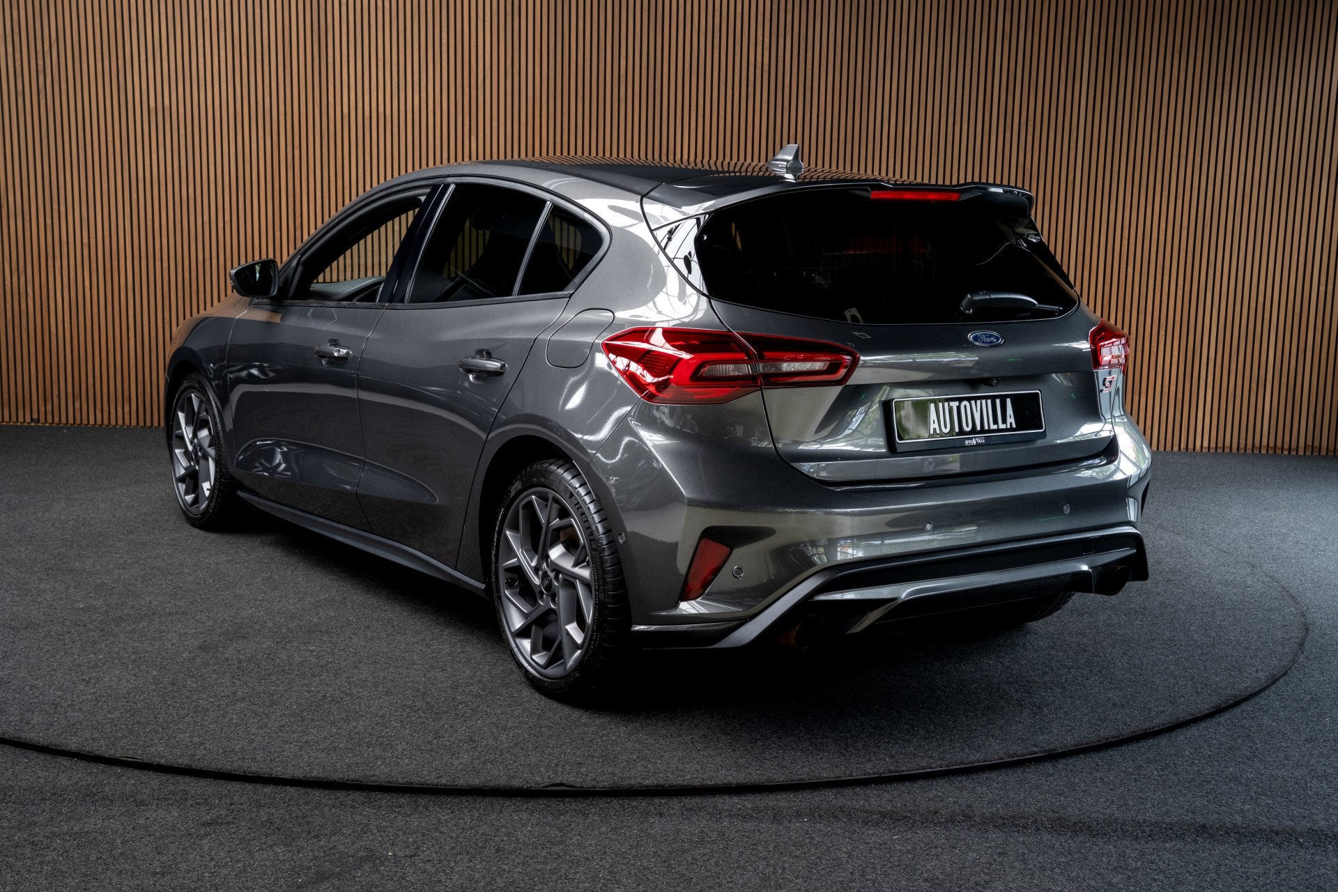 Ford Focus 2.3 EcoBoost ST PERFORMANCE LED-Matrix - AGR PERF, Dealer onderhouden, Zwart, 4 cilinders, 2261 cc