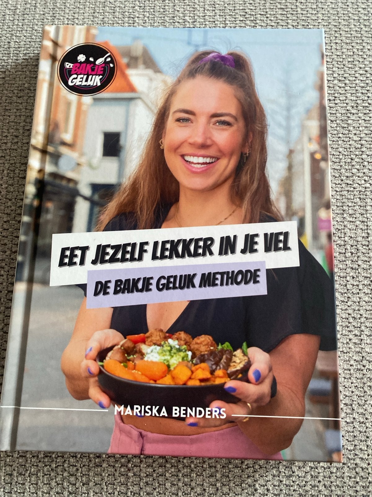 Eet Jezelf Lekker in Je Vel - De Bakje Geluk Methode, Boeken, Hoofdgerechten, Ophalen of Verzenden, Zo goed als nieuw, Gezond koken