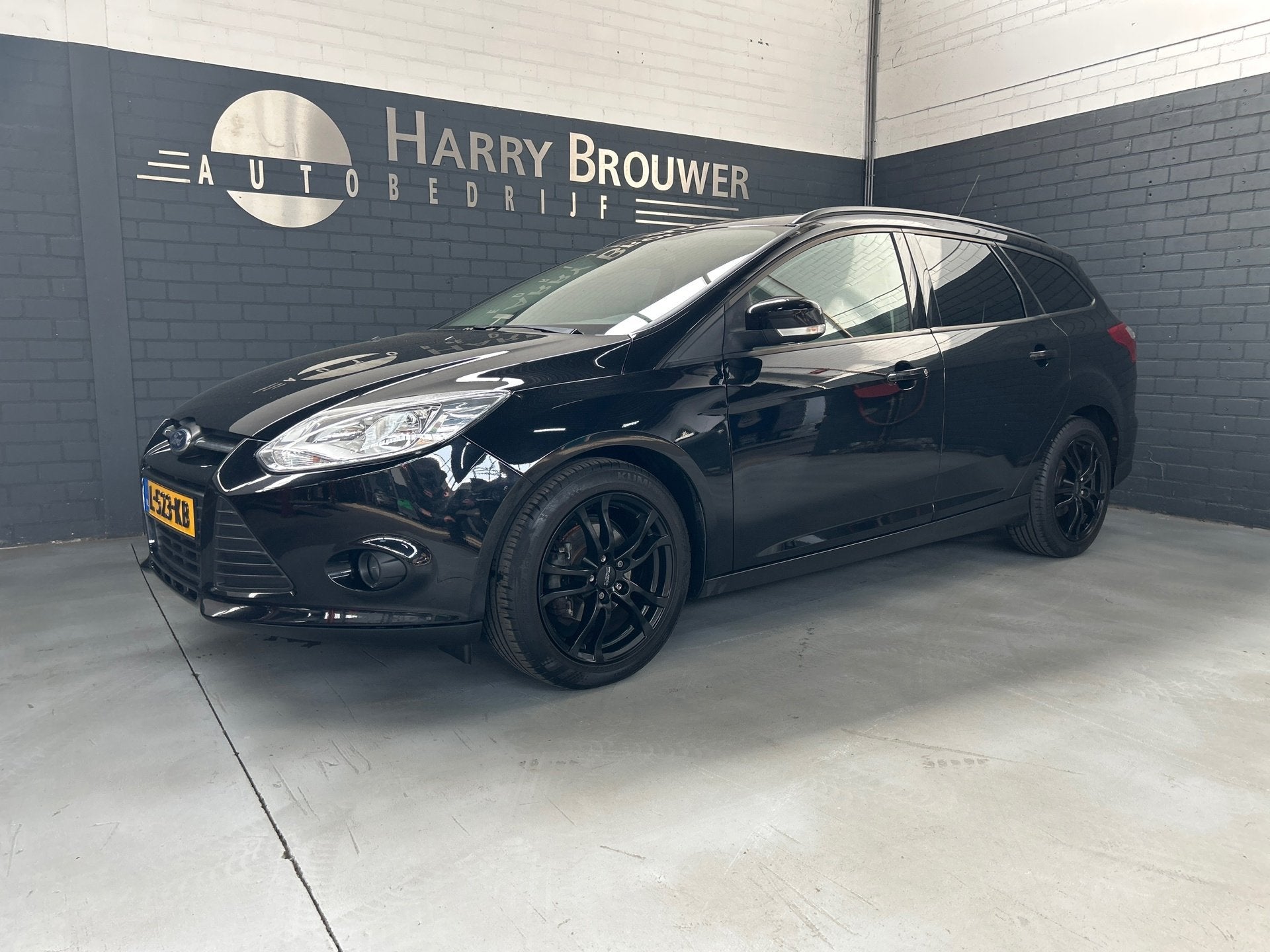 Ford Focus Wagon 1.0 EcoBoost Titanium. nieuwe motor/distrib, Euro 5, Gebruikt, Zwart, Verwarmde buitenspiegels