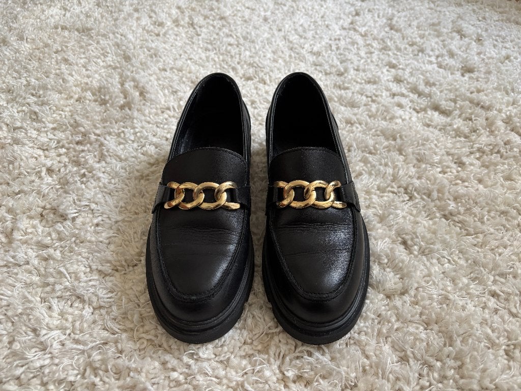 Zwarte leren loafers met goud detail | maat 37, Ophalen of Verzenden, Zo goed als nieuw, Manfield, Instappers