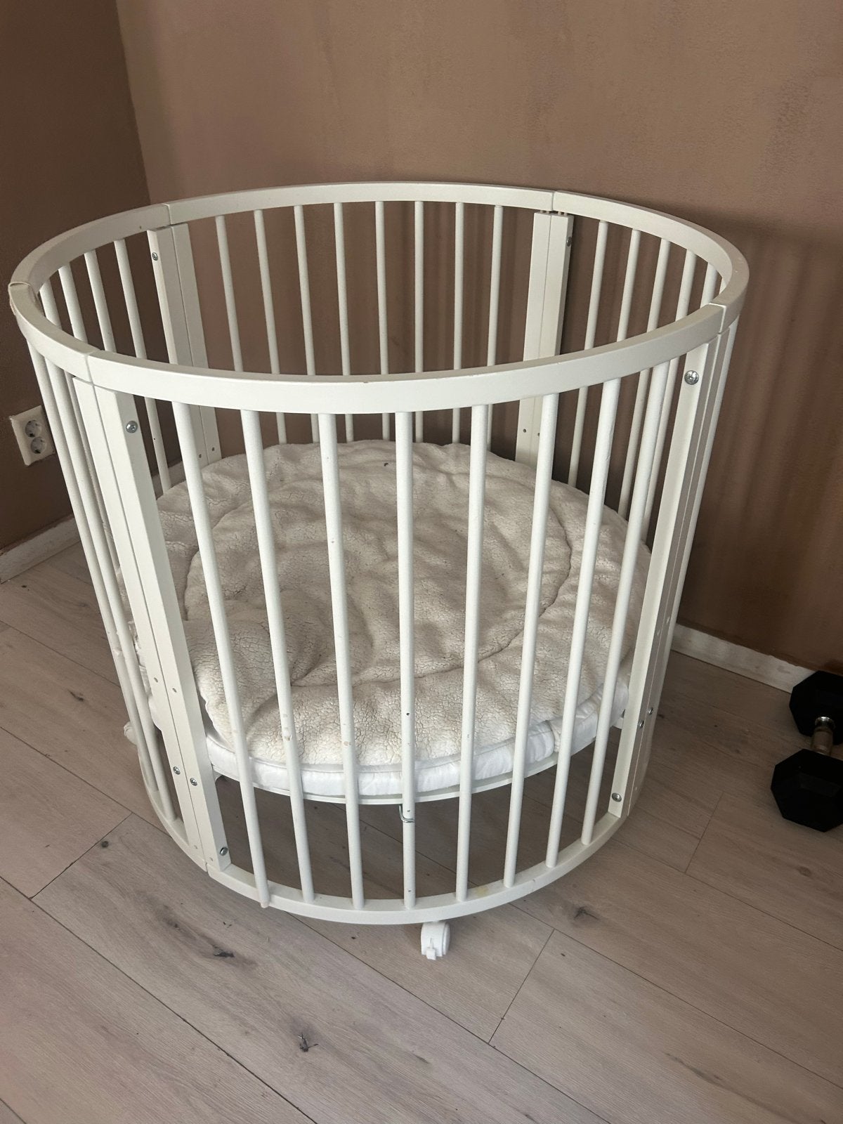 Matras Grondbox Speelbox Playpen Kinderbox wit met wieltjes, Kinderen en Baby's, Ophalen, Zo goed als nieuw, Rond, In hoogte verstelbaar
