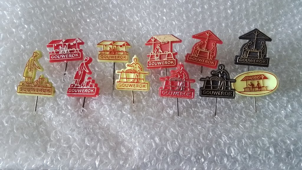 11 verschillende speldjes gouwerok marktkramen, Ophalen of Verzenden, Zo goed als nieuw, Overige onderwerpen