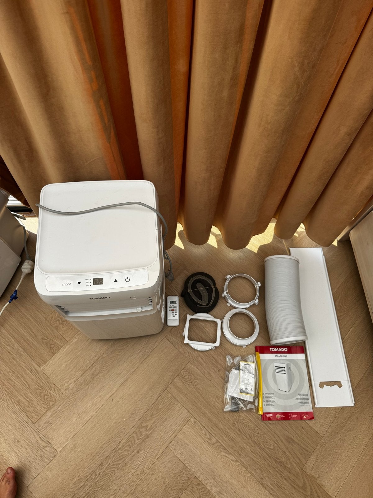 Tomado Mobiele Airco TMA9001W - Koelen en Verwarmen, Ophalen, 3 snelheden of meer, Zo goed als nieuw, Koelen en Ontvochtigen