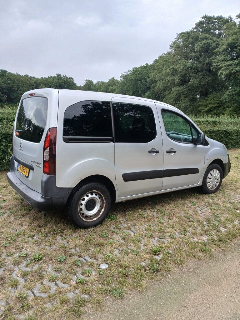 Rolstoelauto Peugeot Partner 1.6 72KW Tepee 2017 Grijs, Voorwielaandrijving, Zwart, 4 cilinders, Handgeschakeld