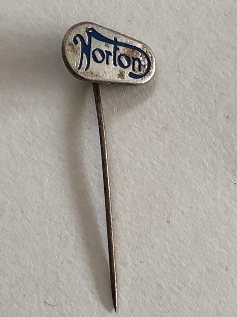 Oud speldje Norton, Verzamelen, Speldjes, Pins en Buttons, Ophalen of Verzenden, Gebruikt, Merk, Speldje of Pin