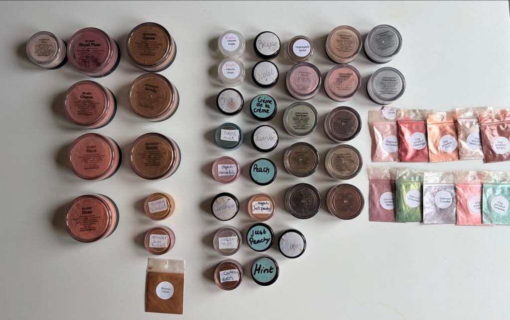 Grote collectie Mintenz minerale make-up, Overige kleuren, Gehele gezicht, Ophalen of Verzenden, Zo goed als nieuw