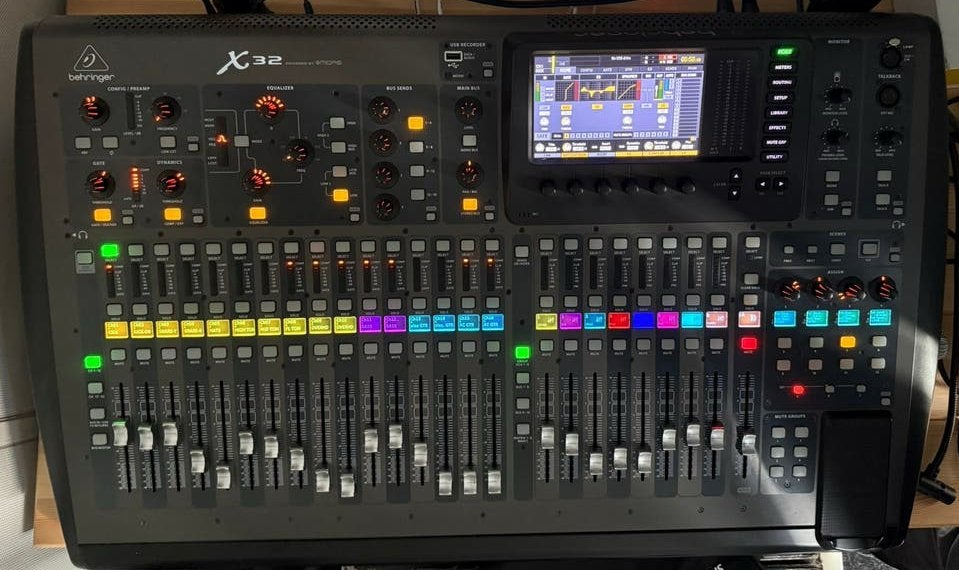 Behringer X32 Digitale Mixer - Zo goed als nieuw  met hoes, Muziek en Instrumenten, Mengpanelen, Ophalen of Verzenden, Zo goed als nieuw