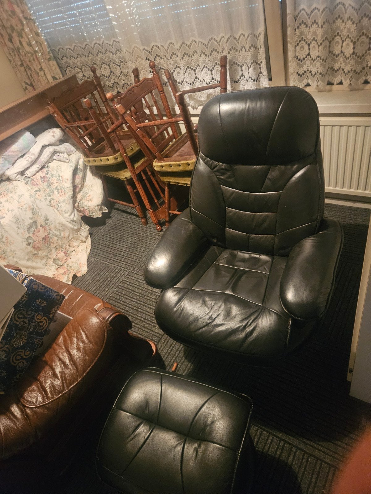Zwarte Leren Relaxfauteuil met Voetenbank, Ophalen, Gebruikt, Klassiek Comfort, 75 tot 100 cm