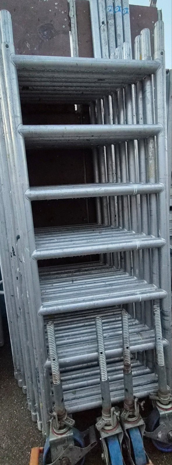 te koop skyworks smal steiger werkhoogte 9 meter, Doe-het-zelf en Verbouw, Steigers, Gebruikt, Skyworks, Ophalen of Verzenden