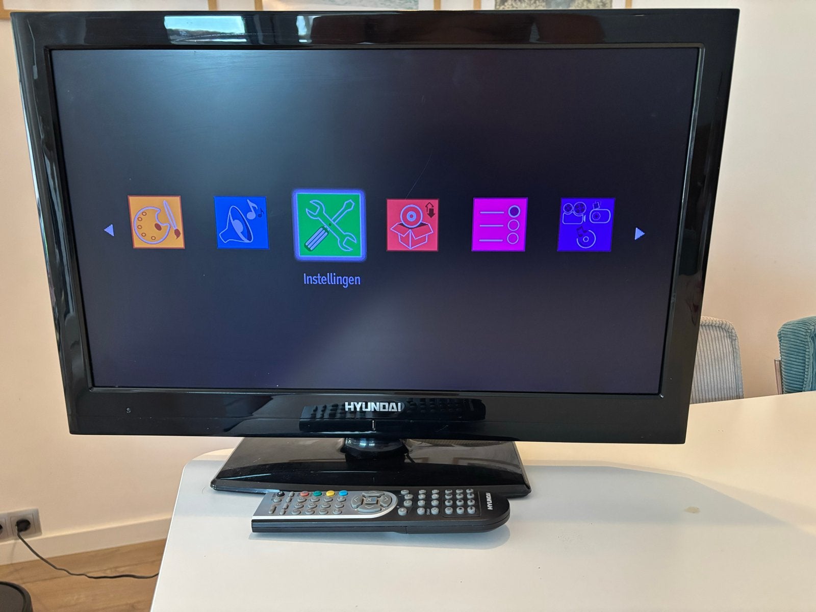 Hyundai 24 inch LED TV met afstandsbediening, Audio, Tv en Foto, Televisies, 50 Hz, HD Ready (720p), 60 tot 80 cm, Ophalen