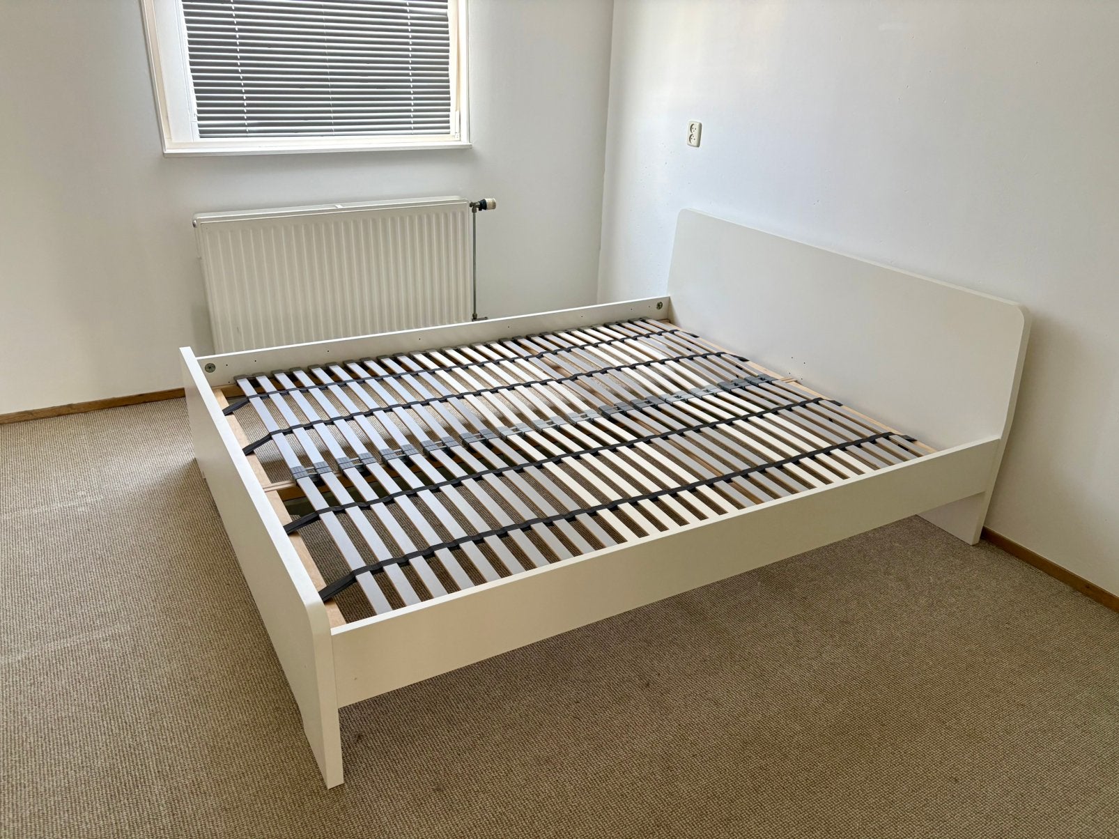 Ikea bedframe wit 160 * 200, Huis en Inrichting, Ophalen, Wit, Tweepersoons, Zo goed als nieuw