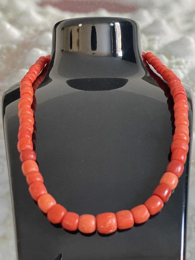 Antieke dikke bloedkoraal ketting met zilveren slot, Ophalen of Verzenden, Zilver, Ketting