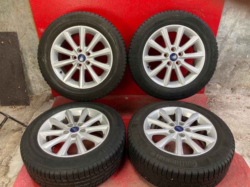 Winterbanden Ford Focus 205/60R16 Continental, Auto-onderdelen, Gebruikt, ., Banden en Velgen, Personenwagen