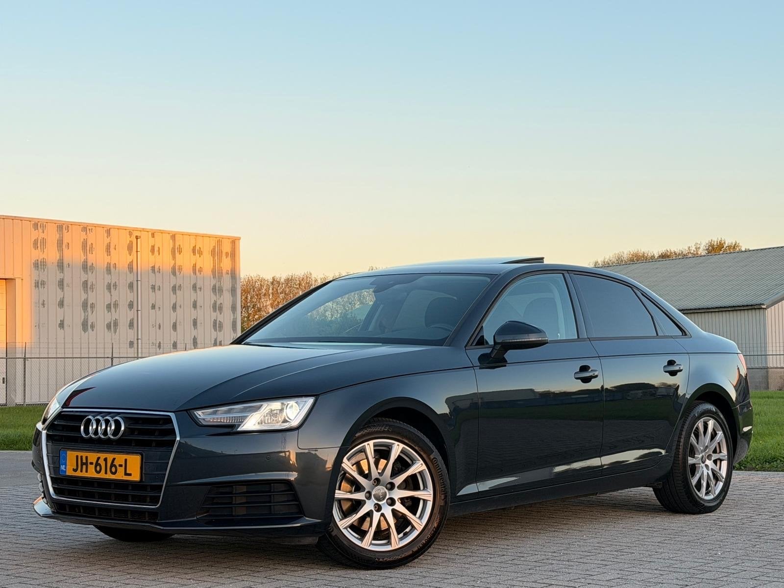 Audi A4 1.4 Tfsi 110KW AUT 2016 SchuifKanteldak ElekTrekhaak, Auto's, Stof, A4, Origineel Nederlands, 1395 cc