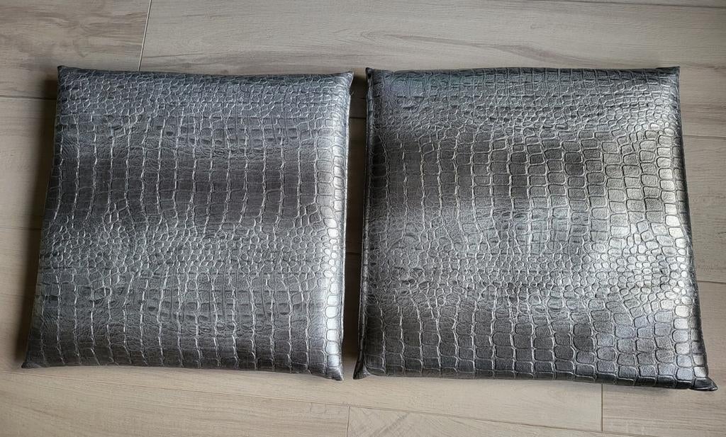 Zeer mooie exclusieve grote kussens vierkant grijs, Huis en Inrichting, Ophalen of Verzenden, Zo goed als nieuw, Grijs, Vierkant