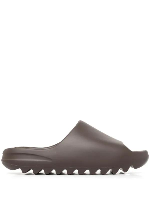 Adidas Yeezy "Soot 2021" 43, Ophalen of Verzenden, Zo goed als nieuw, Bruin, Slippers