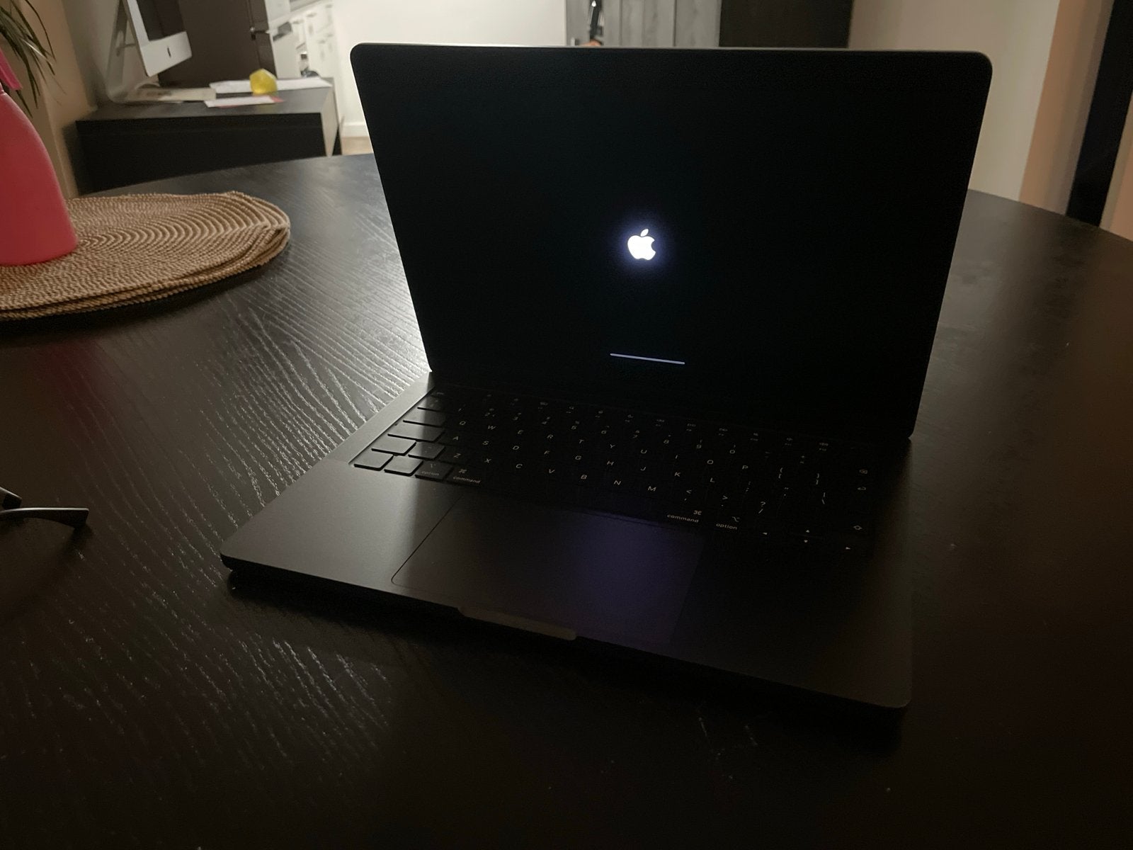 Foto 3 van iMac 24 inch (2022) en MacBook Pro (2025) - Zo goed als nieu
