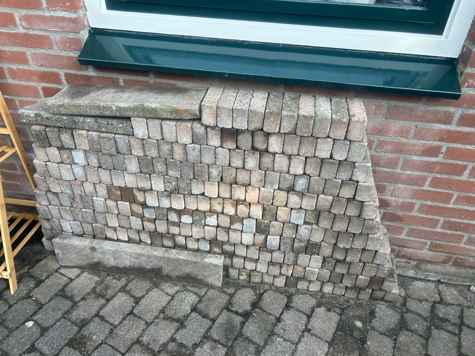 Waaltjes gratis, Ophalen, Zo goed als nieuw, Beton, Klinkers