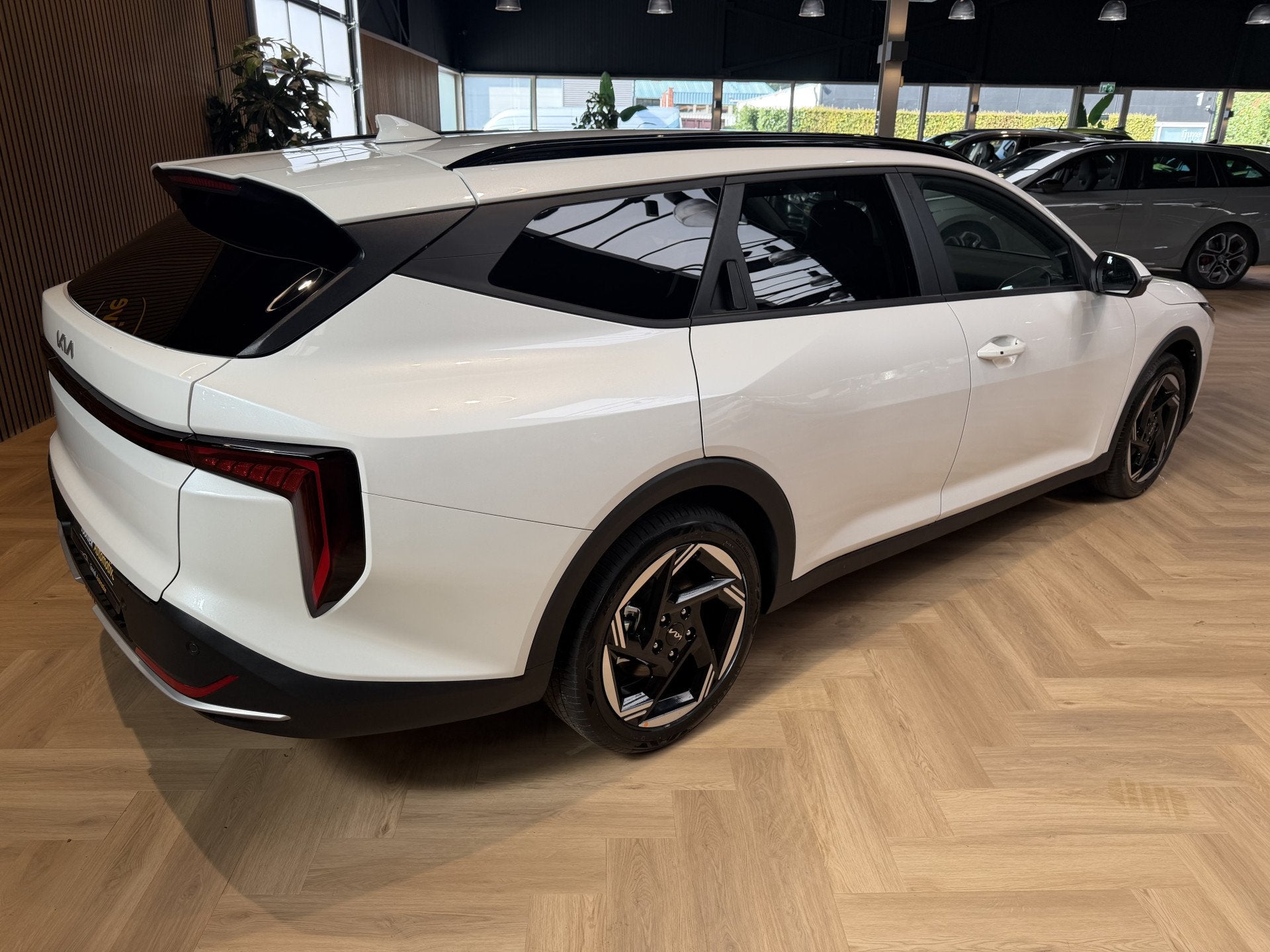 Kia K4 Sportswagon 1.6 T-GDi GT-Line Launch Edition, Auto's, Zwart, 4 cilinders, Verwarmde buitenspiegels, 179 pk