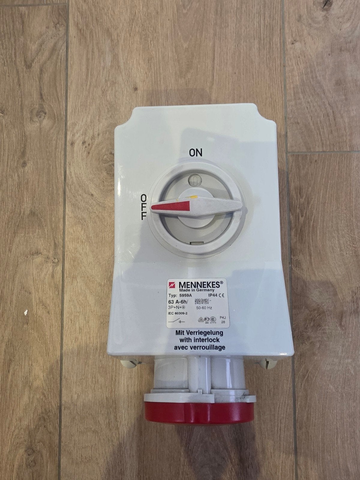 Mennekes CEE-stekkerdoos met schakelaar 63A, Ophalen of Verzenden, Zo goed als nieuw, Overige merken, Stekkerdoos