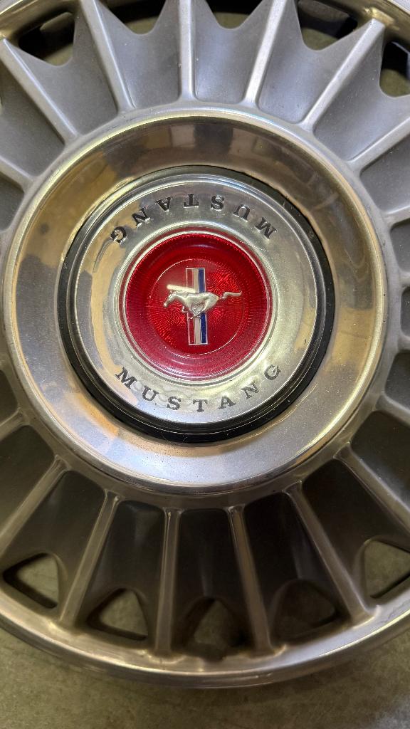 Ford Mustang wieldoppen, Ophalen, Zo goed als nieuw